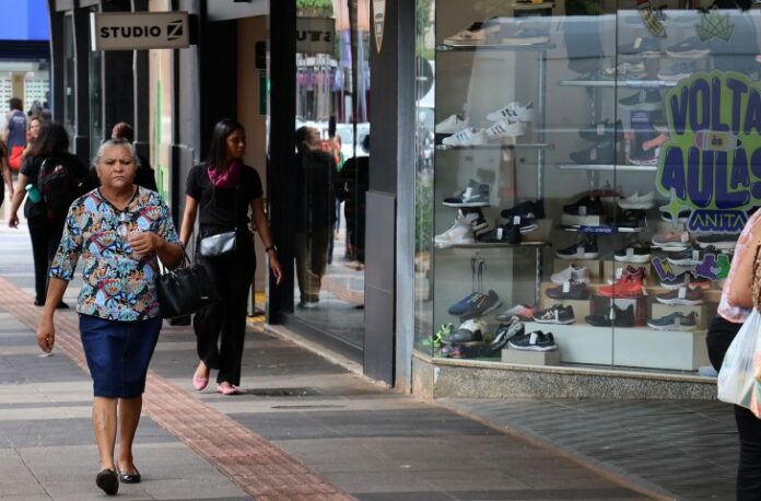 Comercio-foto-Alvaro-Rezende-730x480-1-696x458